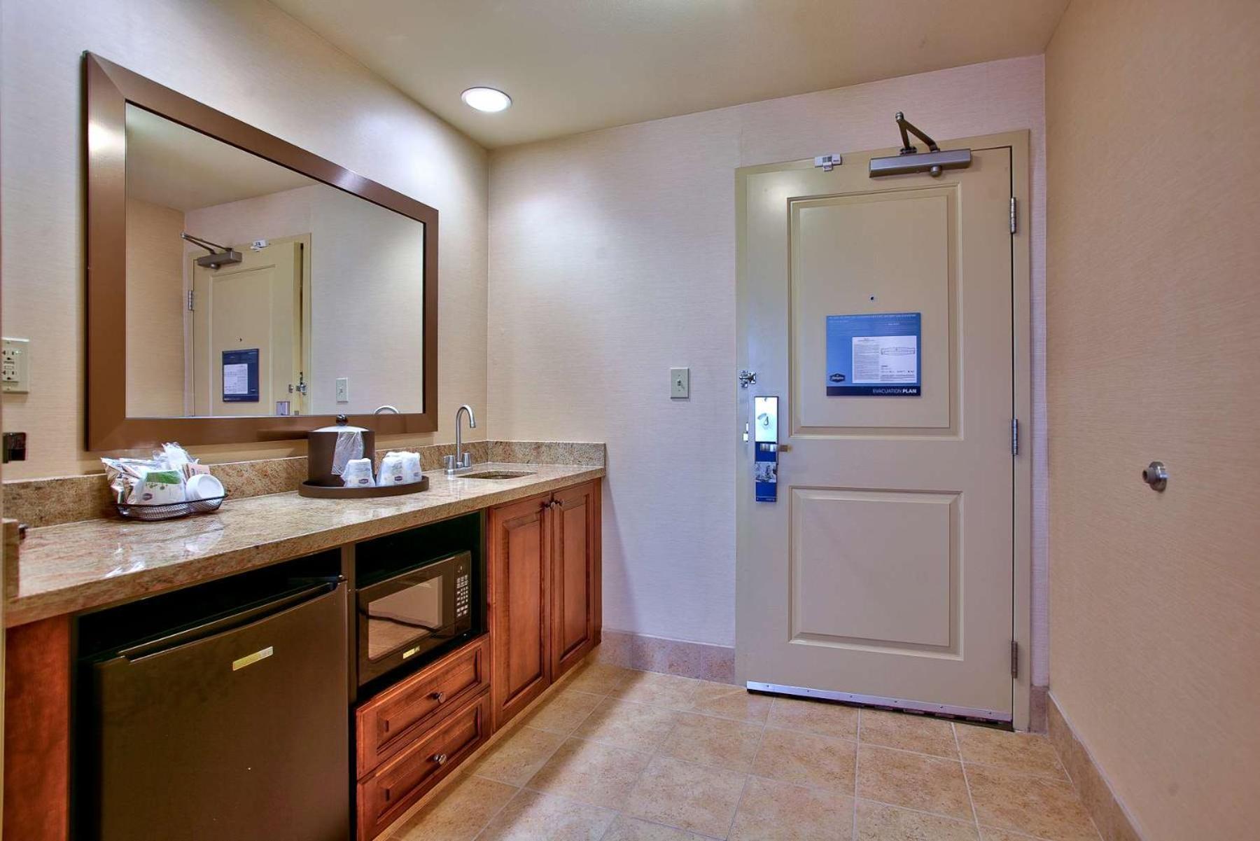 Hampton Inn & Suites Scottsdale At Talking Stick מראה חיצוני תמונה